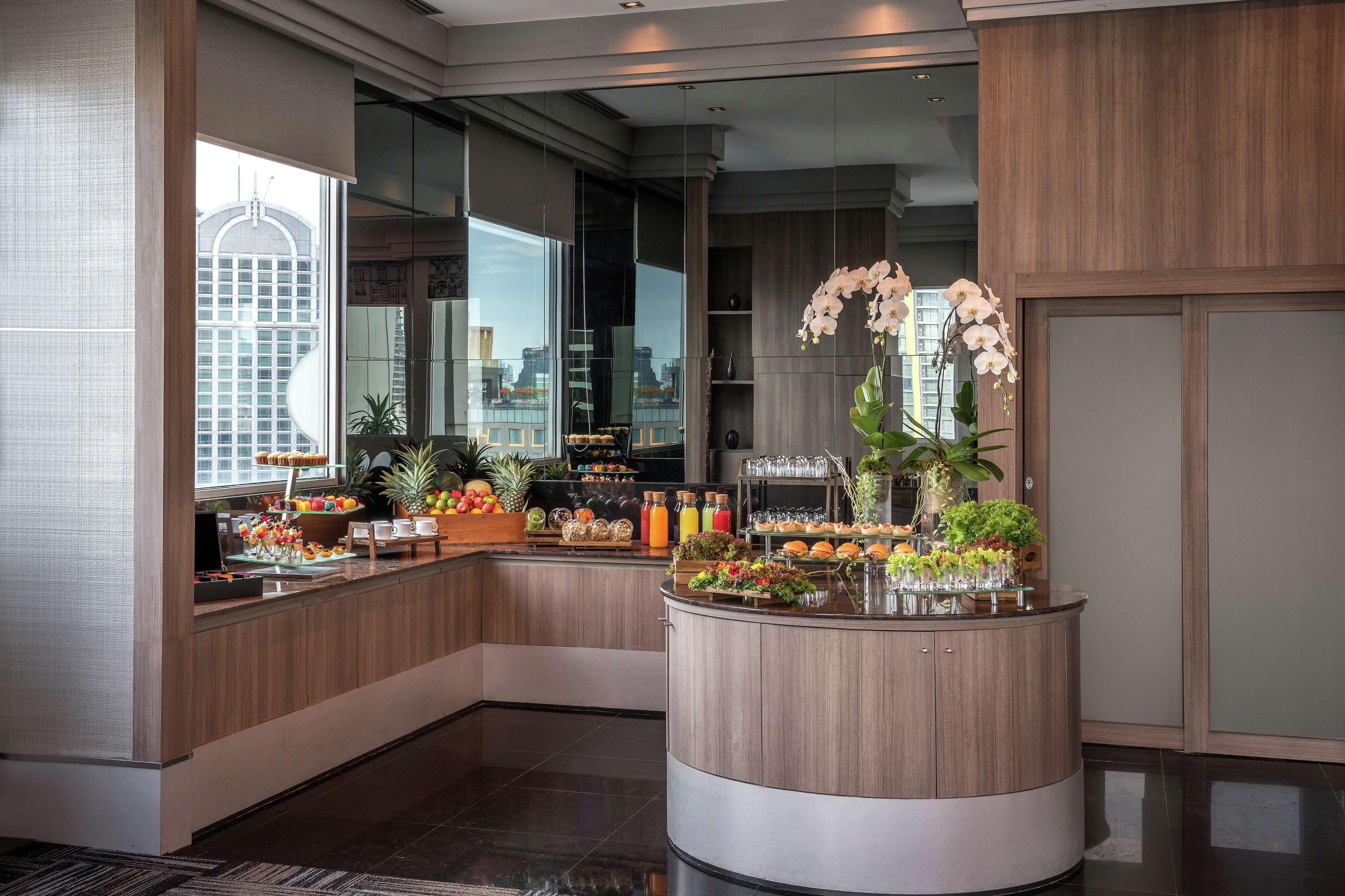 Doubletree By Hilton Bangkok Ploenchit Otel Dış mekan fotoğraf