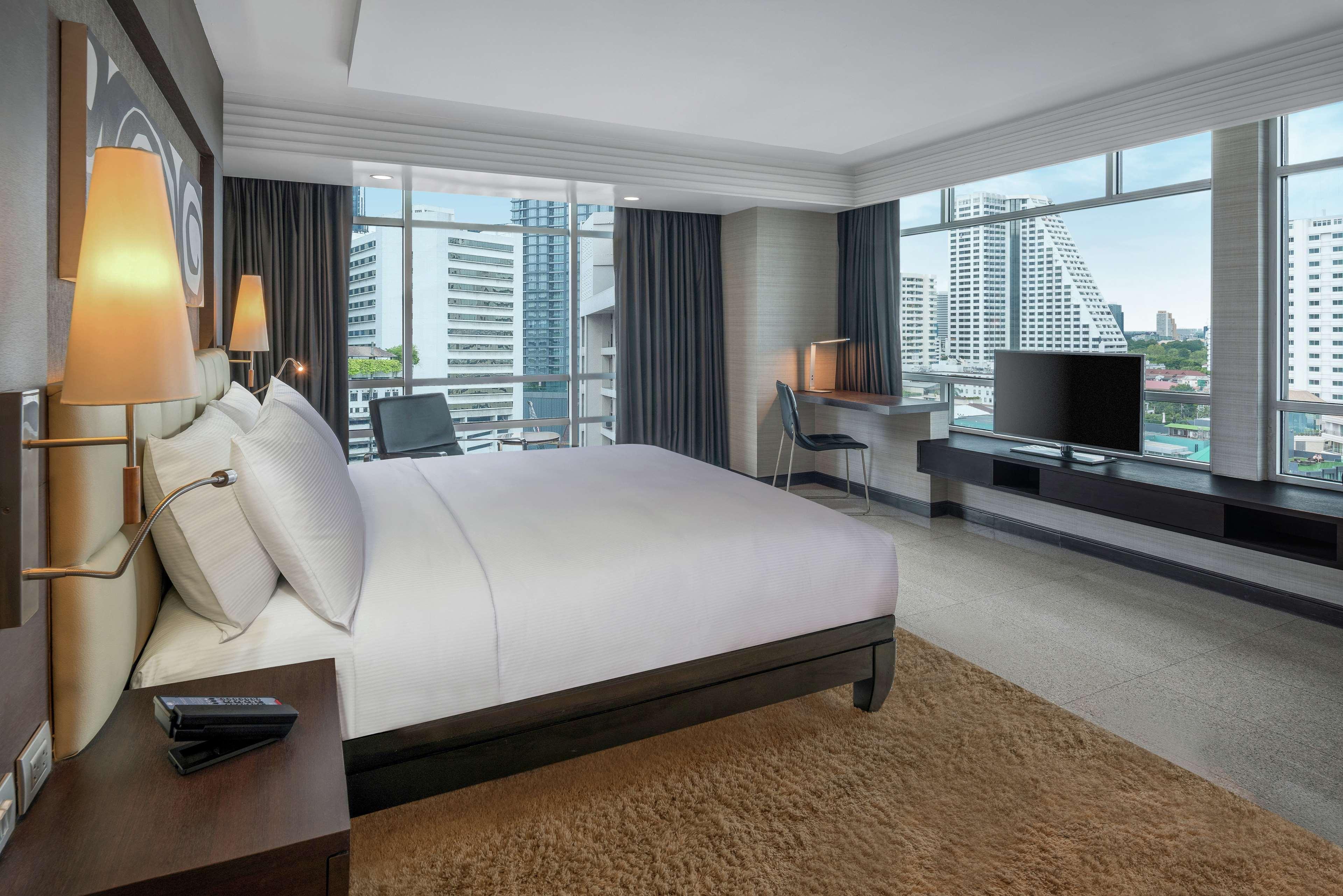 Doubletree By Hilton Bangkok Ploenchit Otel Dış mekan fotoğraf