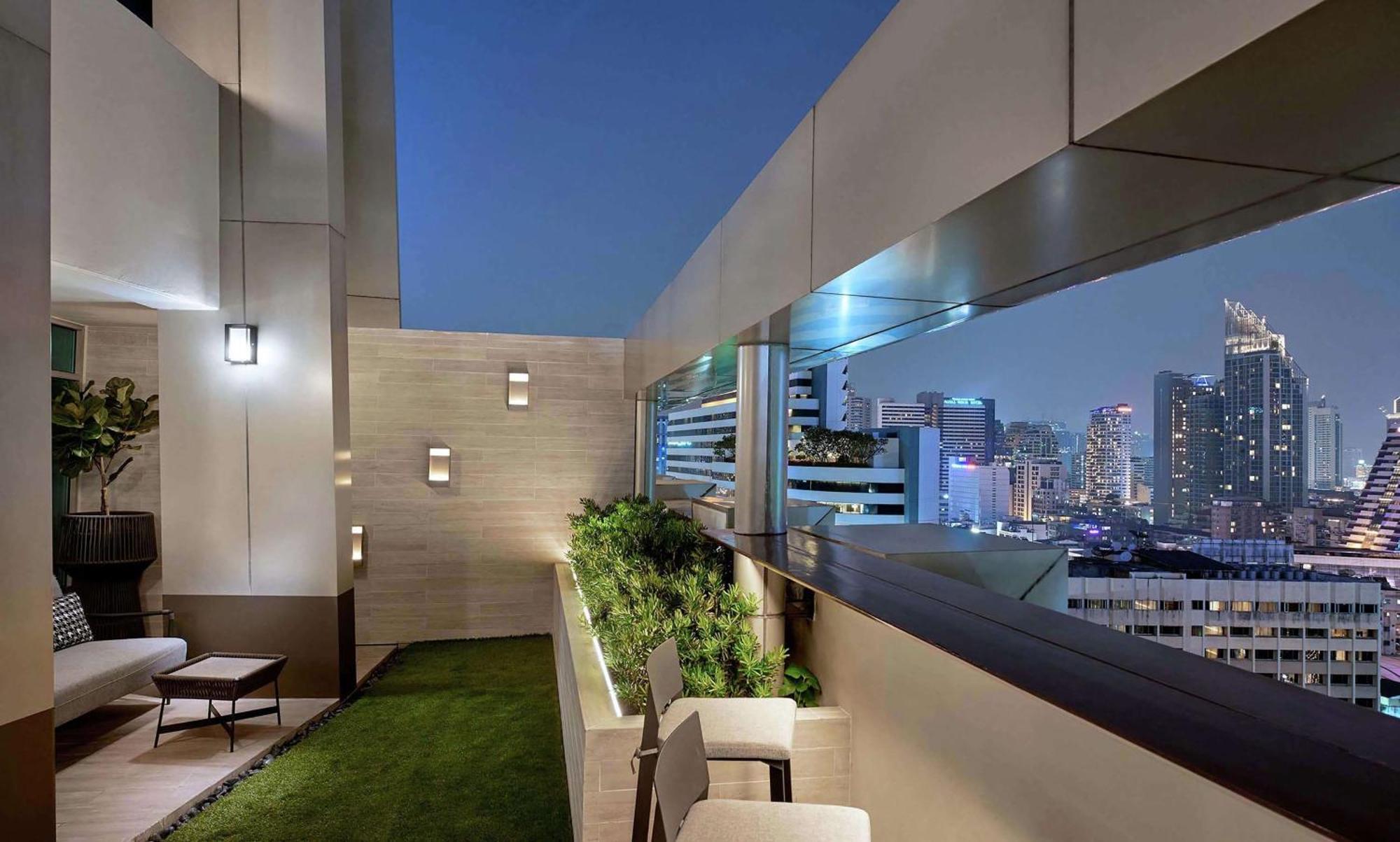 Doubletree By Hilton Bangkok Ploenchit Otel Dış mekan fotoğraf