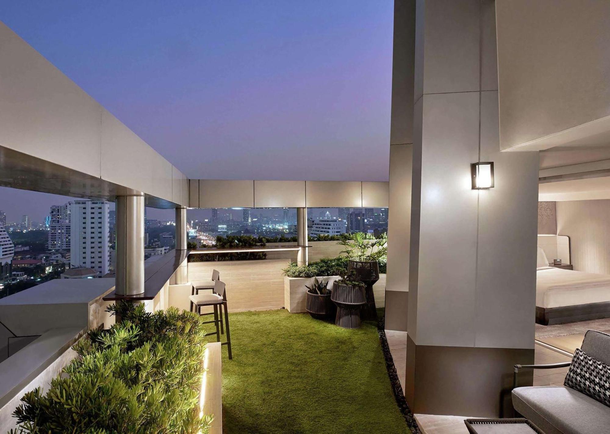 Doubletree By Hilton Bangkok Ploenchit Otel Dış mekan fotoğraf