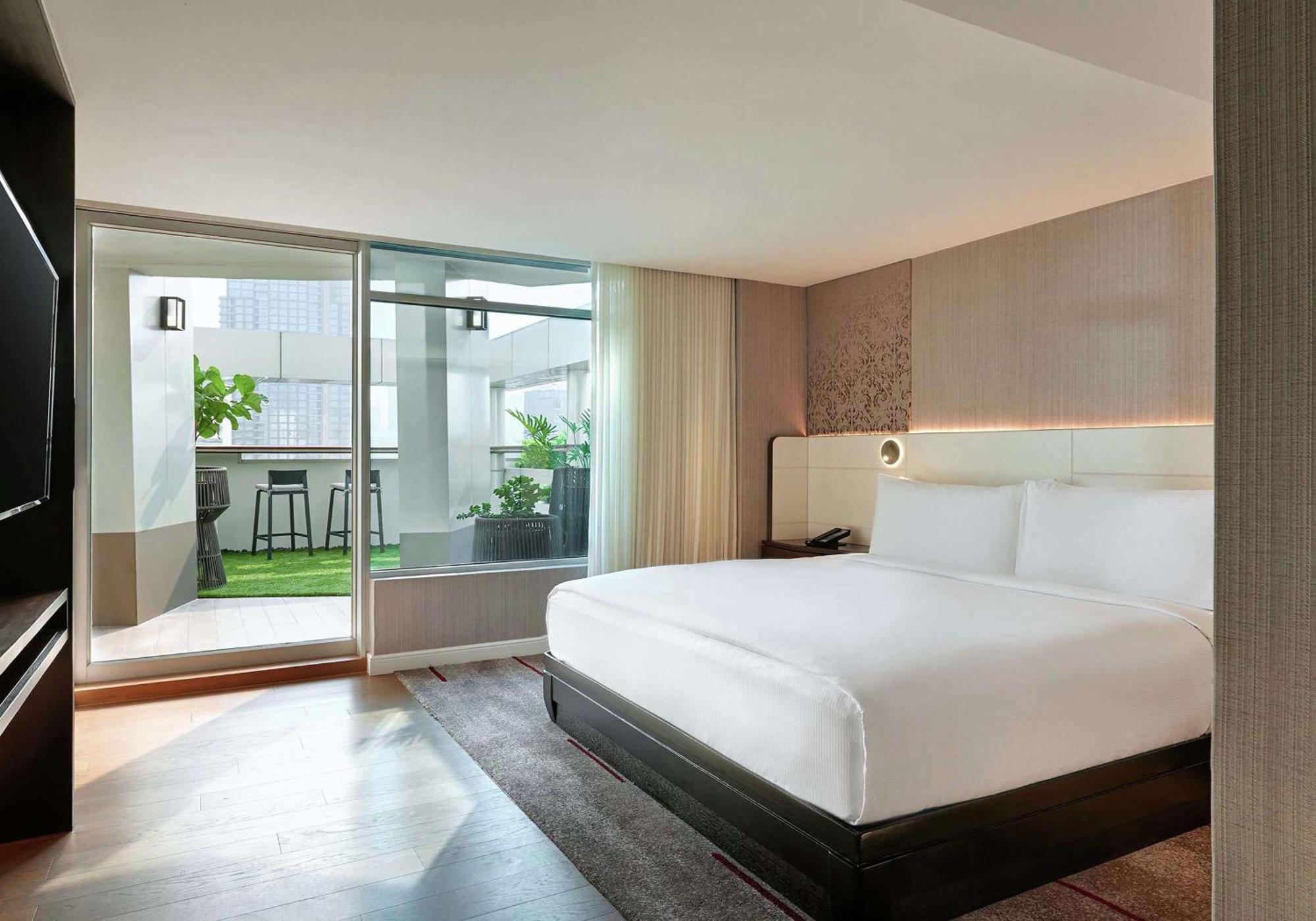 Doubletree By Hilton Bangkok Ploenchit Otel Dış mekan fotoğraf