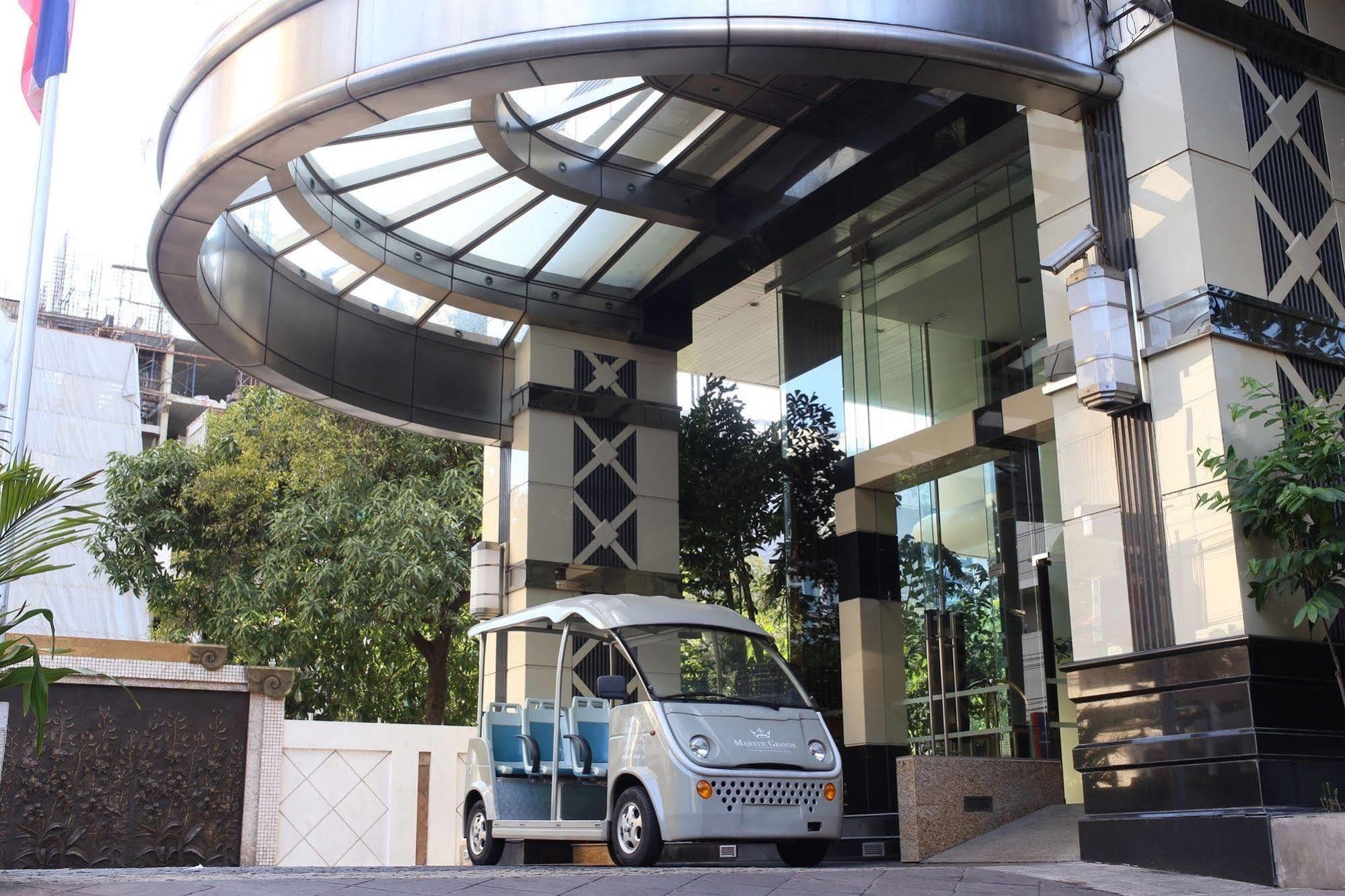 Doubletree By Hilton Bangkok Ploenchit Otel Dış mekan fotoğraf